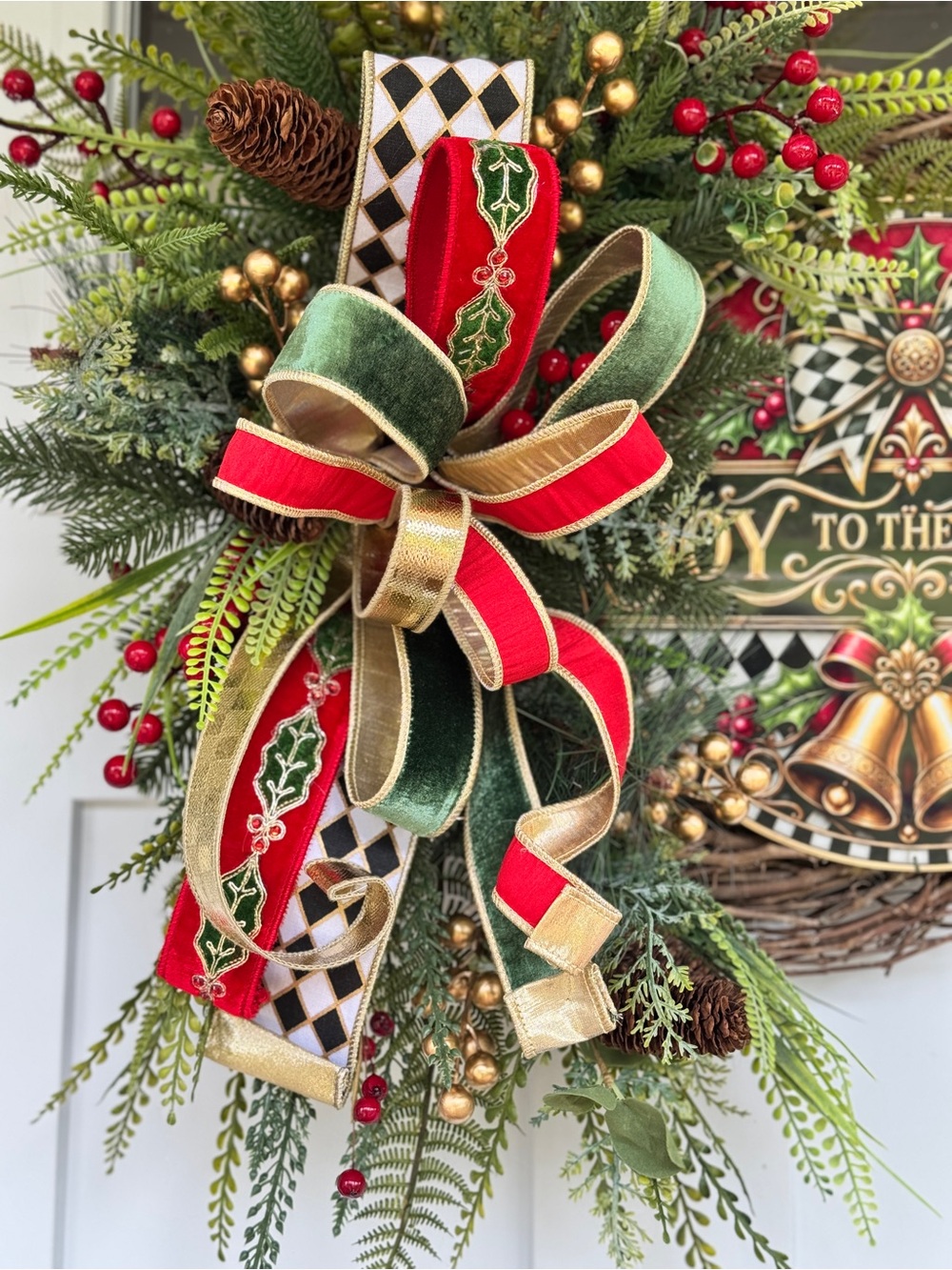 Harlequin Joy to the World Wreath - Picture 3 of 8